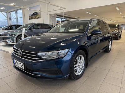 Sininen Käytetty 2023 VW Passat Comfortline Farmari | 28 390 € (Hieman kallis)