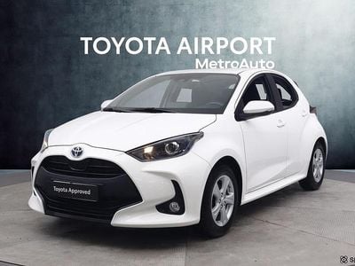 Valkoinen Käytetty 2023 Toyota Yaris Hybrid Active Viistoperä | 21 390 € (Perustarjous)