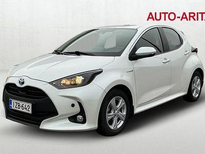 Käytetty Toyota Yaris Active 114 HP (83 kW) 2020 Valkoinen Viistoperä