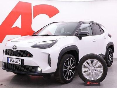 Platinum white pearl Käytetty 2024 Toyota Yaris Cross Sport Katumaasturi | 33 980 € (Hieman kallis)
