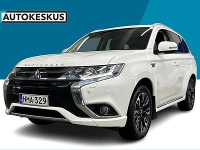 Valkoinen Käytetty 2017 Mitsubishi Outlander P-HEV Intense Katumaasturi | 16 990 € (Perustarjous)