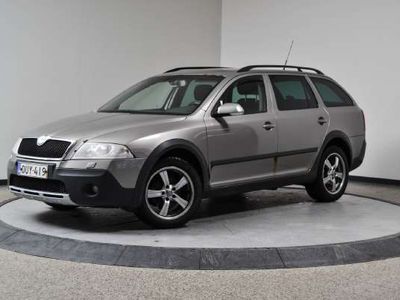 käytetty Skoda Octavia Combi 2,0 TDI DPF 4X4 Scout - Seuraava