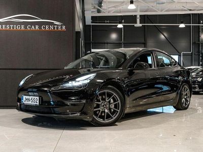 Käytetty 2021 Tesla Model 3 Sedan | 26 590 € (Hieman kallis)