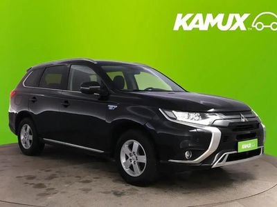 Käytetty Mitsubishi Outlander P-HEV Invite 135 HP (99 kW) 2020 Musta Katumaasturi