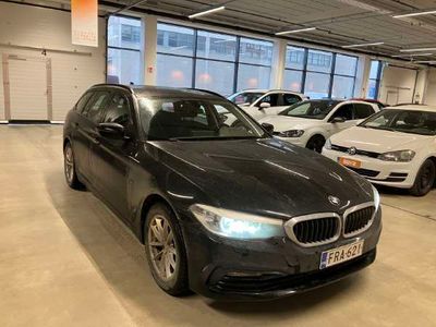 käytetty BMW 520 520 G31 Touring d A Business Sport ** Webasto / Prof. Navi / Digimittari / 360-kamera / Koukku / Sporttipenkit **