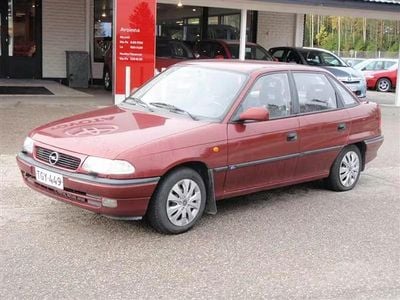 Punainen Käytetty 1996 Opel Astra Sedan | 1 400 €