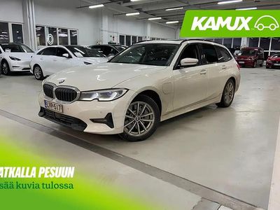 Valkoinen Käytetty 2020 BMW 330e Sport Line Farmari | 25 780 € (Hieman kallis)