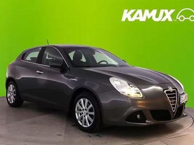 Käytetty Alfa Romeo Giulietta 120 HP (88 kW) 2011 Hopea / harmaa Sedan