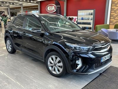 Käytetty Kia Stonic EX 99 HP (72 kW) 2024 Musta Katumaasturi