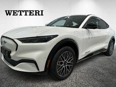 Valkoinen Käytetty 2025 Ford Mustang Mach-E Premium Katumaasturi | 49 900 € (Hieman kallis)