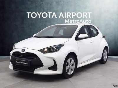 Valkoinen Käytetty 2022 Toyota Yaris Hybrid Active Viistoperä | 19 290 € (Perustarjous)