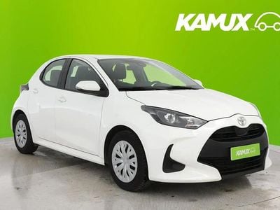 Käytetty Toyota Yaris Active 125 HP (91 kW) 2022 Valkoinen Sedan