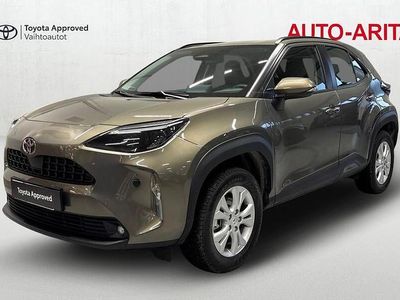 Ruskea Käytetty 2024 Toyota Yaris Cross Active Katumaasturi | 28 960 € (Perustarjous)
