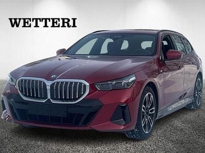 Uusi BMW 530e M Sport 299 HP (219 kW) 2025 Punainen Farmari