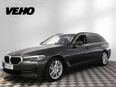 Harmaa Käytetty 2021 BMW 530e Farmari | 25 900 € (Perustarjous)