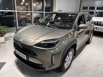 Ruskea (beige) Käytetty 2024 Toyota Yaris Cross Active Katumaasturi | 26 500 € (Perustarjous)