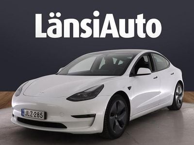 Valkoinen Käytetty 2021 Tesla Model 3 Sedan | 25 880 € (Perustarjous)