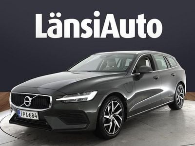 Ruskea Käytetty 2020 Volvo V60 Momentum Farmari | 27 470 € (Hyvä tarjous)