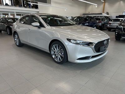 Ruskea Uusi 2025 Mazda 3 Center-Line Sedan | 34 900 € (Hieman kallis)