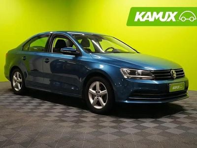 Sininen Käytetty 2015 VW Jetta Comfortline Sedan | 13 190 € (Perustarjous)