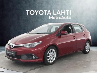 Käytetty Toyota Auris Business Edition 116 HP (85 kW) 2017 Punainen Viistoperä