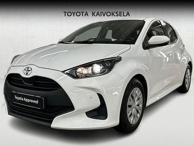 Valkoinen Käytetty 2021 Toyota Yaris Life Viistoperä | 15 990 € (Perustarjous)
