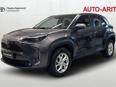Harmaa Käytetty 2024 Toyota Yaris Cross Active Katumaasturi | 27 500 € (Perustarjous)