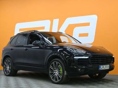 käytetty Porsche Cayenne S E-Hybrid e- ** BOSE / Panoraama / 18-suuntaiset istuimet / Ilma-alusta **