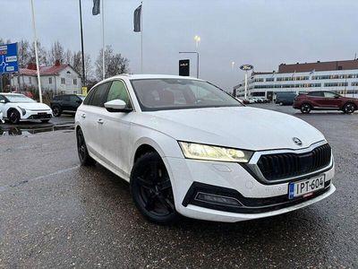 Valkoinen Käytetty 2022 Skoda Octavia Style Farmari | 27 800 € (Hieman kallis)