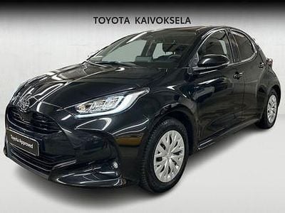 Musta Käytetty 2024 Toyota Yaris Plus Viistoperä | 23 990 € (Hieman kallis)