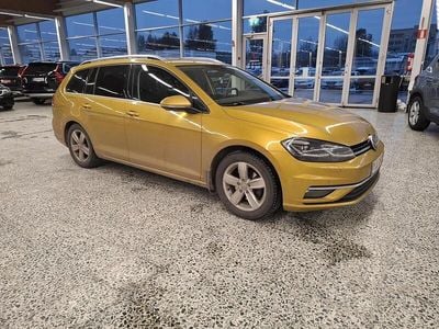 Keltainen Käytetty 2018 VW Golf VII Highline Farmari | 15 800 € (Perustarjous)