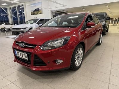 Käytetty Ford Focus Titanium 125 HP (91 kW) 2011 Punainen Viistoperä