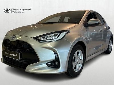 Käytetty Toyota Yaris Hybrid Plus 116 HP (85 kW) 2024 Hopea Viistoperä