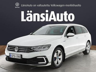 Valkoinen Käytetty 2020 VW Passat GTE Farmari | 17 150 € (Perustarjous)