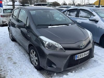 Käytetty Toyota Yaris Hybrid Sol 75 HP (55 kW) 2012 Harmaa Viistoperä
