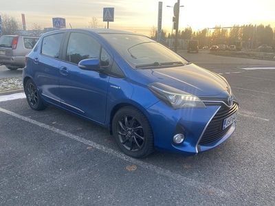 Käytetty 2015 Toyota Yaris Hybrid Style Viistoperä | 11 900 € (Perustarjous)