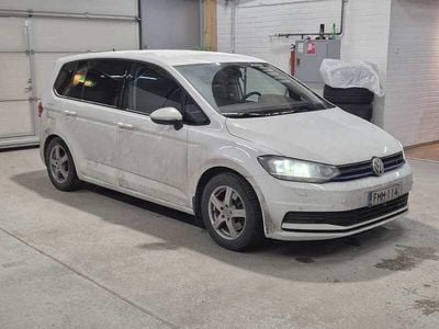 Käytetty 2017 VW Touran Trendline Tila-auto | 8 990 € (Perustarjous)