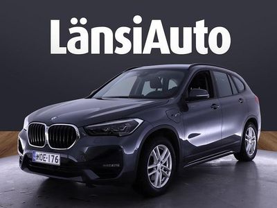 Harmaa Käytetty 2022 BMW X1 Sport Line Katumaasturi | 28 490 € (Perustarjous)