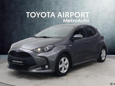 Käytetty Toyota Yaris Hybrid Active 116 HP (85 kW) 2020 Harmaa Viistoperä