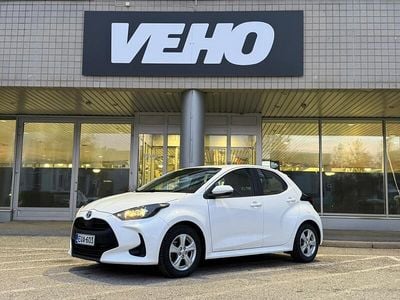 Valkoinen Käytetty 2022 Toyota Yaris Hybrid Active Viistoperä | 18 900 € (Hyvä tarjous)