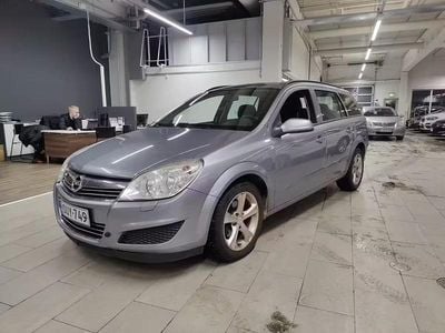 Käytetty Opel Astra Ultimate 199 HP (146 kW) 2010 Hopea Farmari