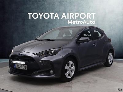 Käytetty Toyota Yaris Hybrid Active 116 HP (85 kW) 2022 Harmaa Viistoperä