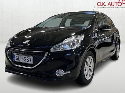 Käytetty Peugeot 208 82 HP (60 kW) 2015 Musta Viistoperä