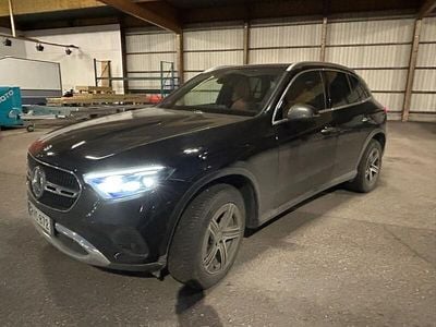 Musta Käytetty 2023 Mercedes GLC300e Premium Katumaasturi | 56 900 € (Perustarjous)