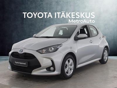 Käytetty Toyota Yaris Hybrid Active 116 HP (85 kW) 2024 Hopea Viistoperä