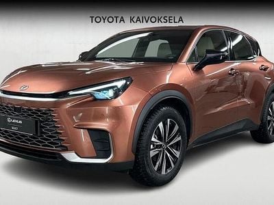 Käytetty Lexus LBX Launch Edition 136 HP (100 kW) 2025 Ruskea (beige) Katumaasturi