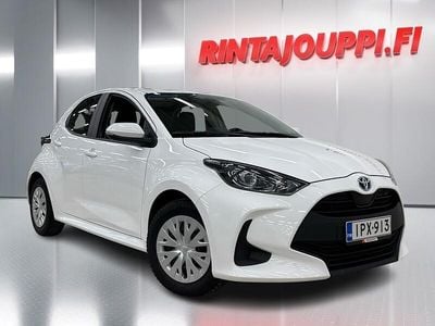 Käytetty Toyota Yaris Hybrid Active 116 HP (85 kW) 2022 Valkoinen Viistoperä