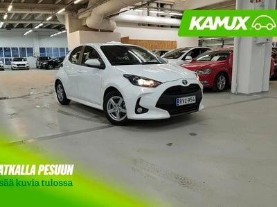 Käytetty Toyota Yaris Hybrid Active 116 HP (85 kW) 2023 Valkoinen Sedan