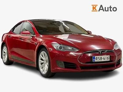 Käytetty Tesla Model S 241 kW (328 HP) 2015 Punainen Viistoperä