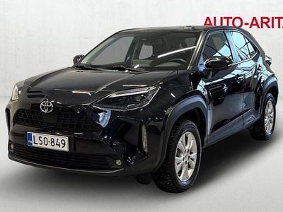 Käytetty Toyota Yaris Cross Active 116 HP (85 kW) 2023 Musta Katumaasturi
